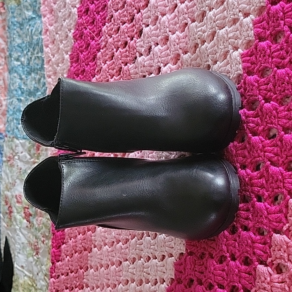 White mountain bootie heels